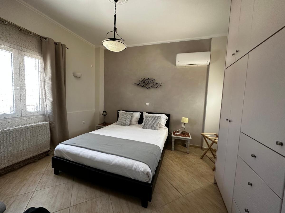 Veldi Art - Kamari Beach Apartment Fira  Zewnętrze zdjęcie