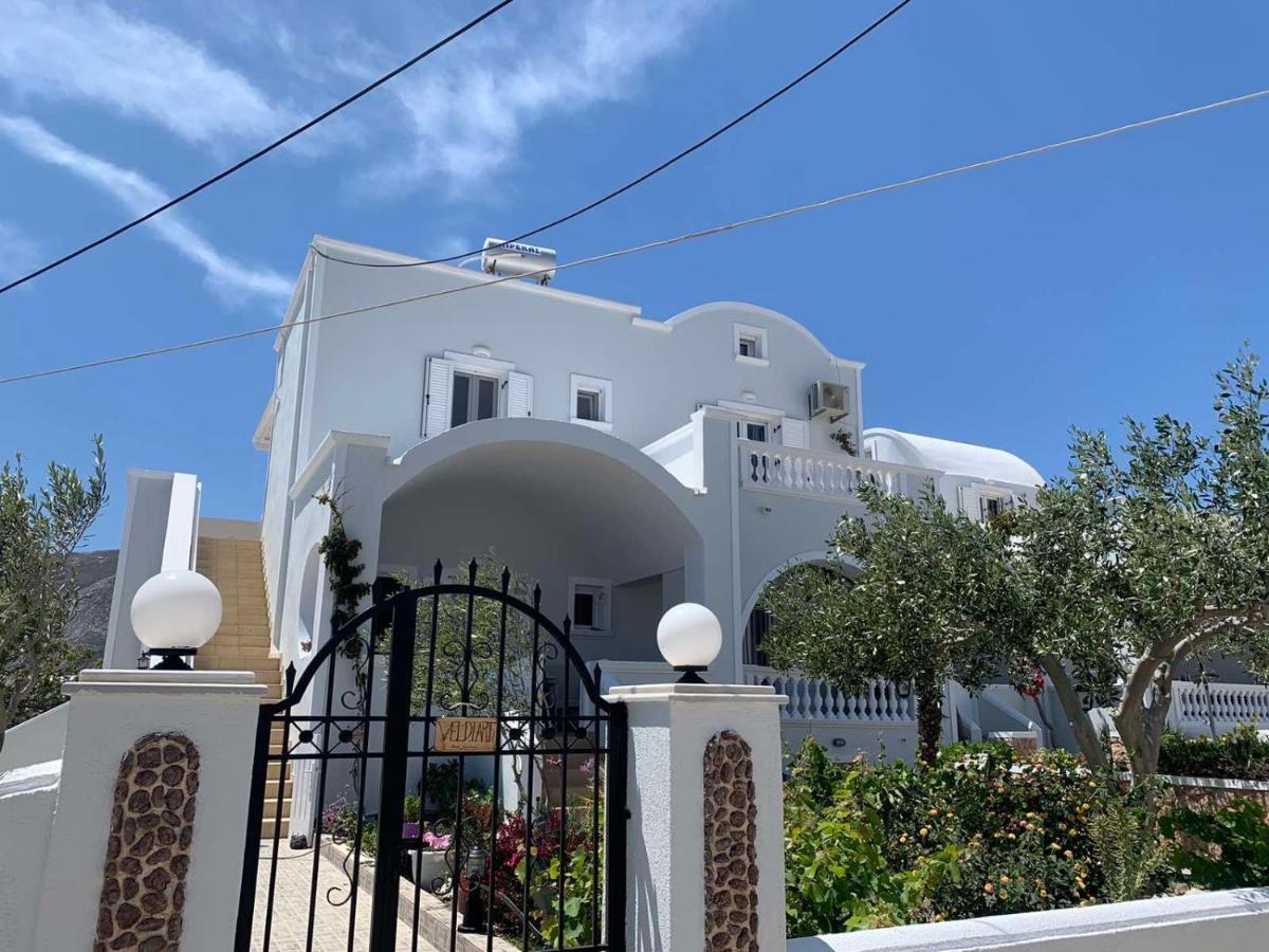 Veldi Art - Kamari Beach Apartment Fira  Zewnętrze zdjęcie