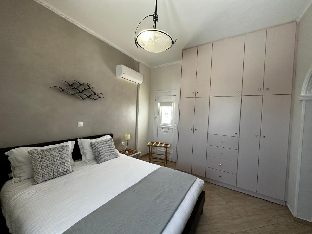 Veldi Art - Kamari Beach Apartment Fira  Zewnętrze zdjęcie