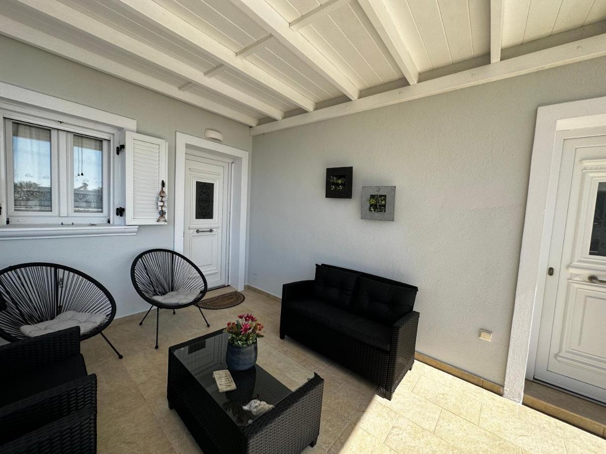 Veldi Art - Kamari Beach Apartment Fira  Zewnętrze zdjęcie