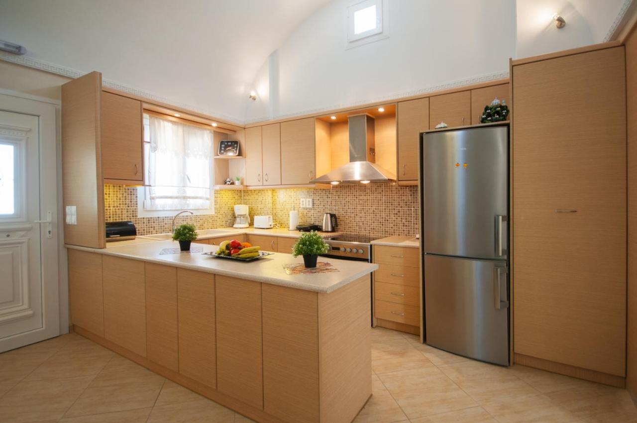Veldi Art - Kamari Beach Apartment Fira  Zewnętrze zdjęcie