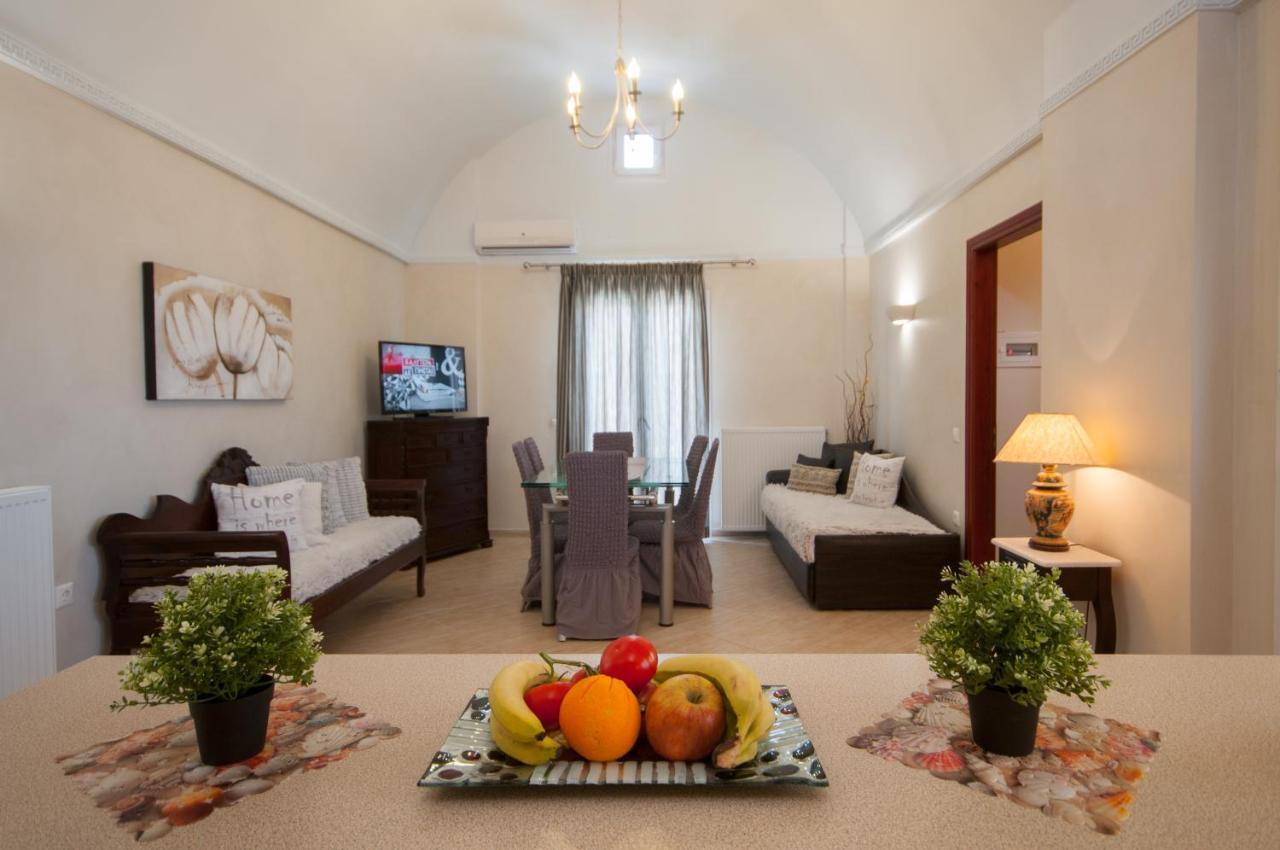 Veldi Art - Kamari Beach Apartment Fira  Zewnętrze zdjęcie